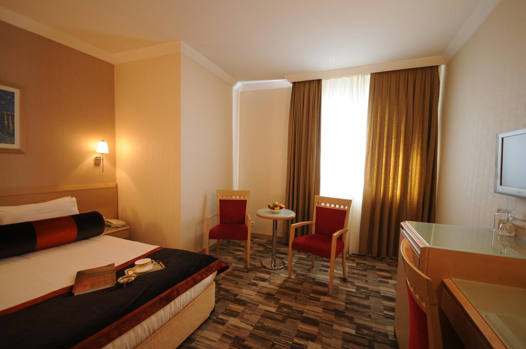Sv Business Hotel Taksim Istambul Exterior foto